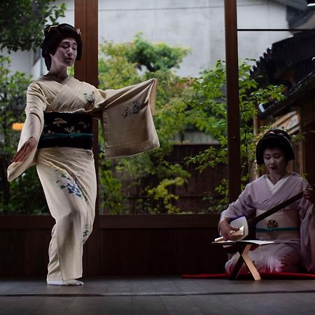 Hyatt Centric Kanazawa Exteriör bild A scene from a traditional Japanese dance