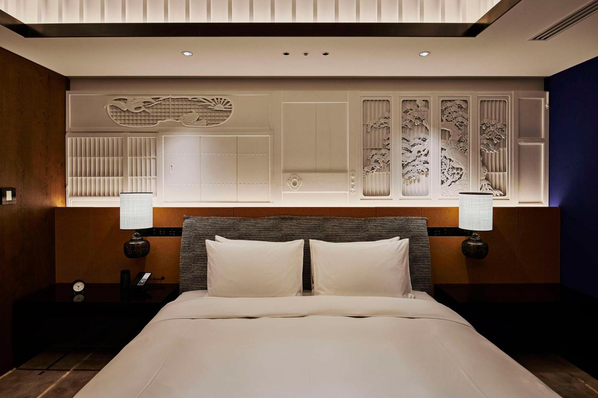 Hyatt Centric Kanazawa Exteriör bild A bedroom at the hotel