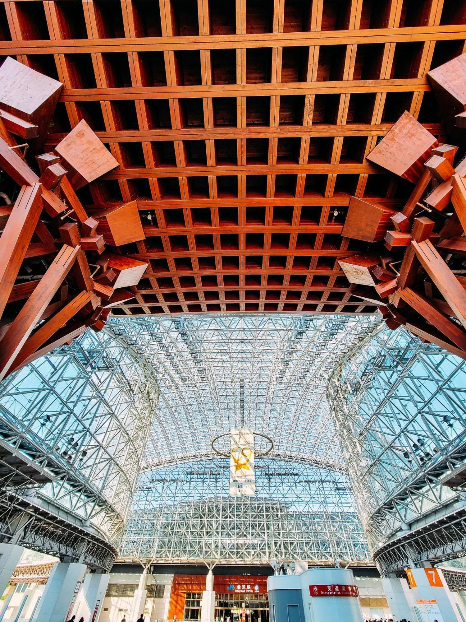 Hyatt Centric Kanazawa Exteriör bild The ceiling of the main atrium
